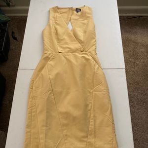 Yellow sleeveless v-neck dress w/ pockets